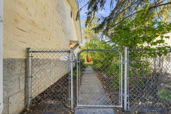 Property Photo:  6207 Beaver Dam Way NE  AB T2K 3W7 