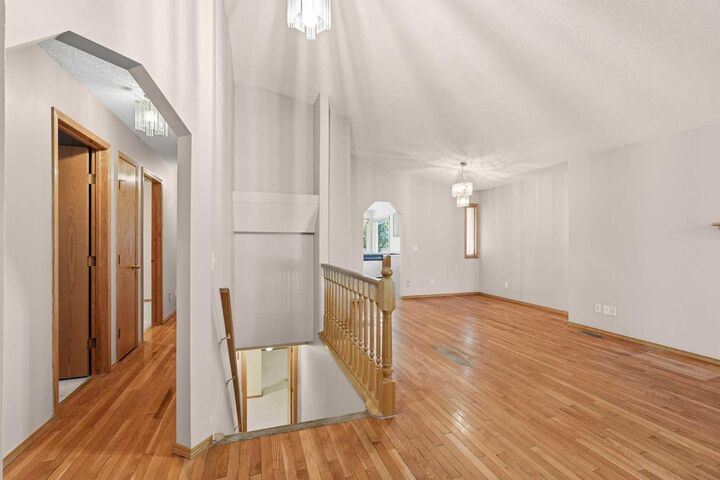 Property Photo:  507 Hidden Vale Place NW  AB T3A 5B7 