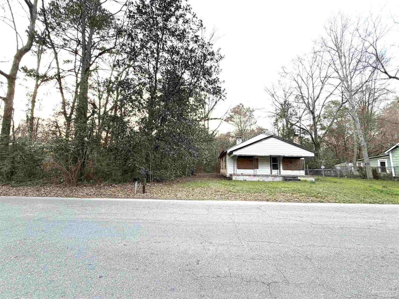 Property Photo: 817 M L K Dr AL 36427