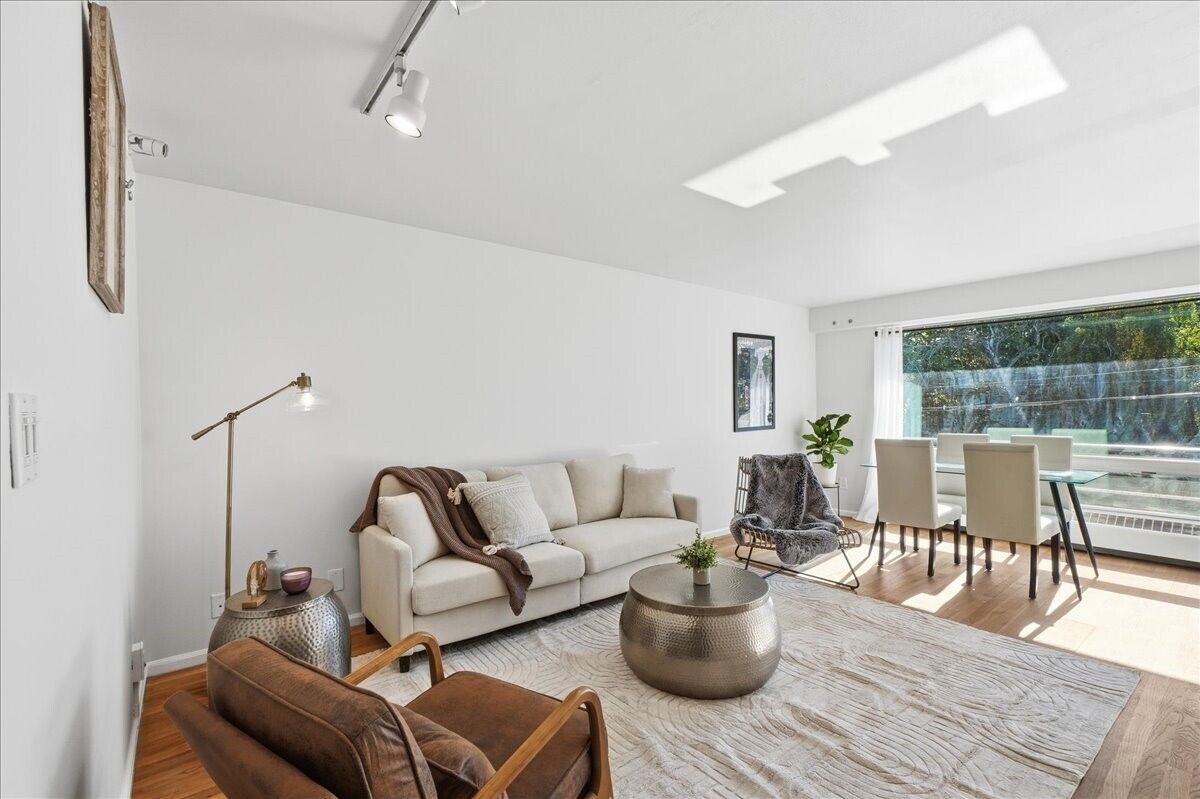 Property Photo: 530 W Olympic Place 206 WA 98119