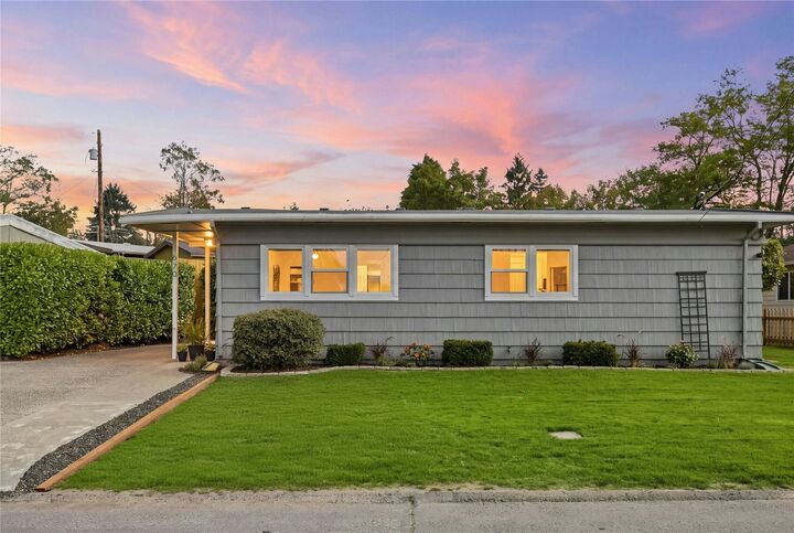Property Photo:  670  Dayton Avenue NE  WA 98056 