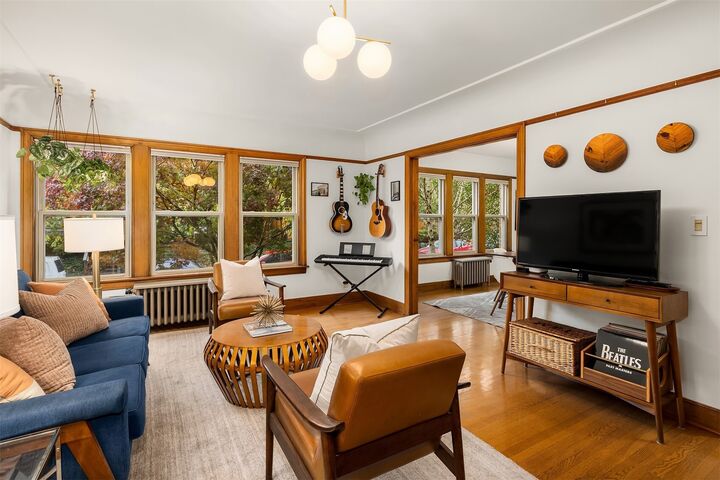 Property Photo:  200  17th Avenue E 204  WA 98112 