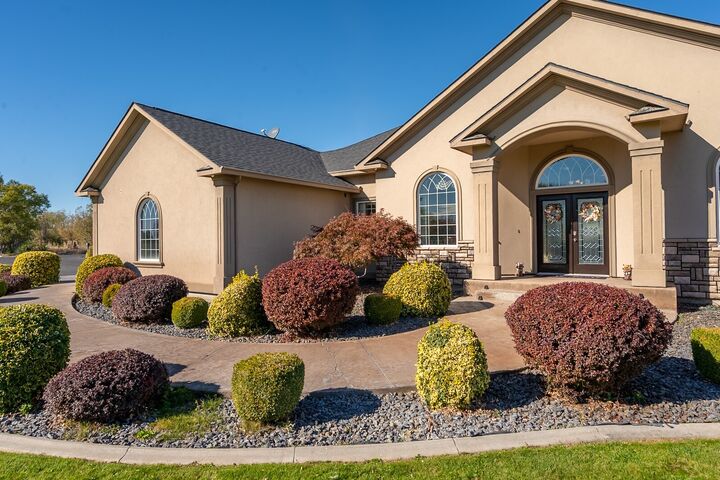Property Photo: 6751 Road E NE WA 98837