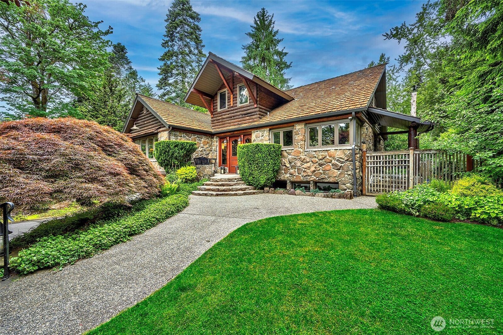 Property Photo:  17410  44th Avenue NE  WA 98155 