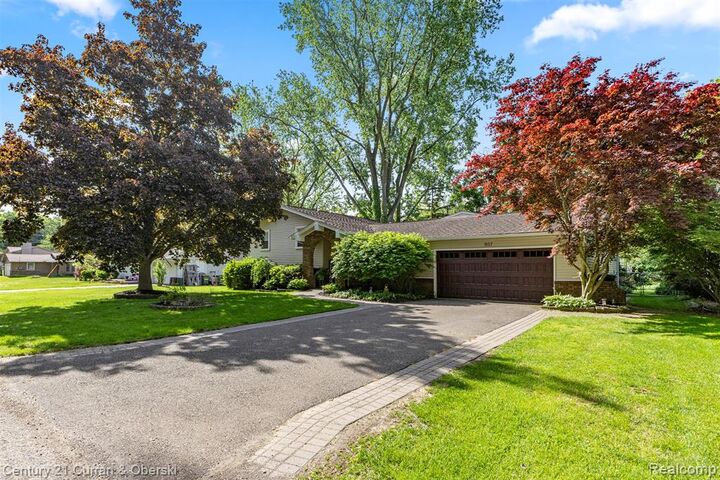Property Photo: 1557 Knob Hill Drive MI 48382