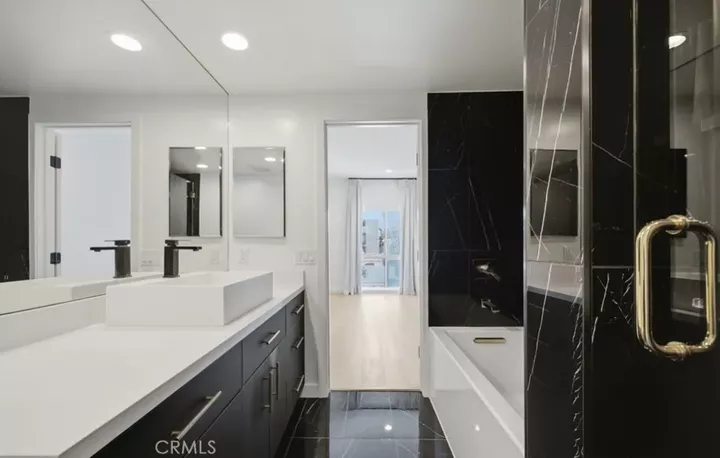 Property Photo:  1115 S Elm 213  CA 90035 