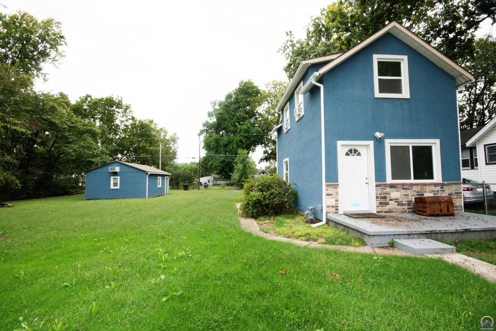 Property Photo:  233 NE Grattan St  KS 66616 