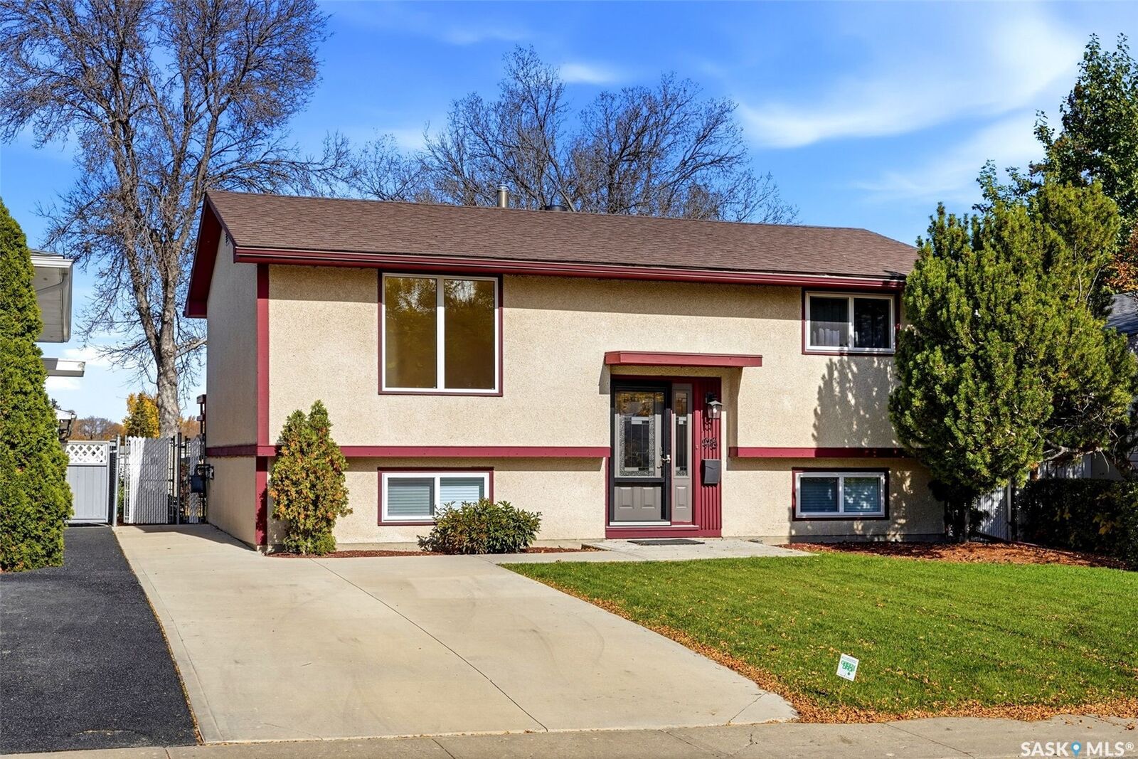 Property Photo:  98 Read Avenue  SK S4T 6P8 