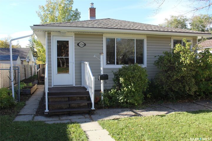 Property Photo: 1728 Connaught Street SK S4T 4T2