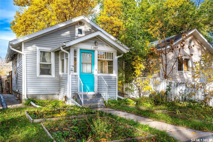 Property Photo:  1407 C Avenue N  SK S7L 1K9 