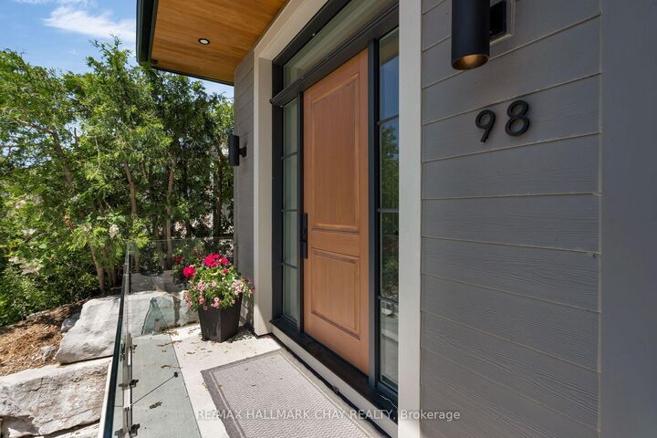Property Photo: 98 Shanty Bay Road ON L4M 1E2