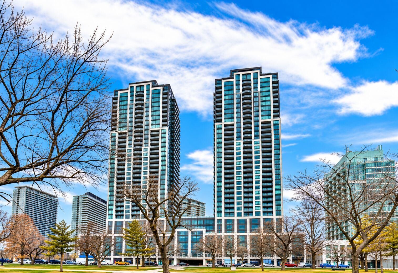 Property Photo:  1926 Lake Shore Boulevard W 1  ON M6S 1A1 