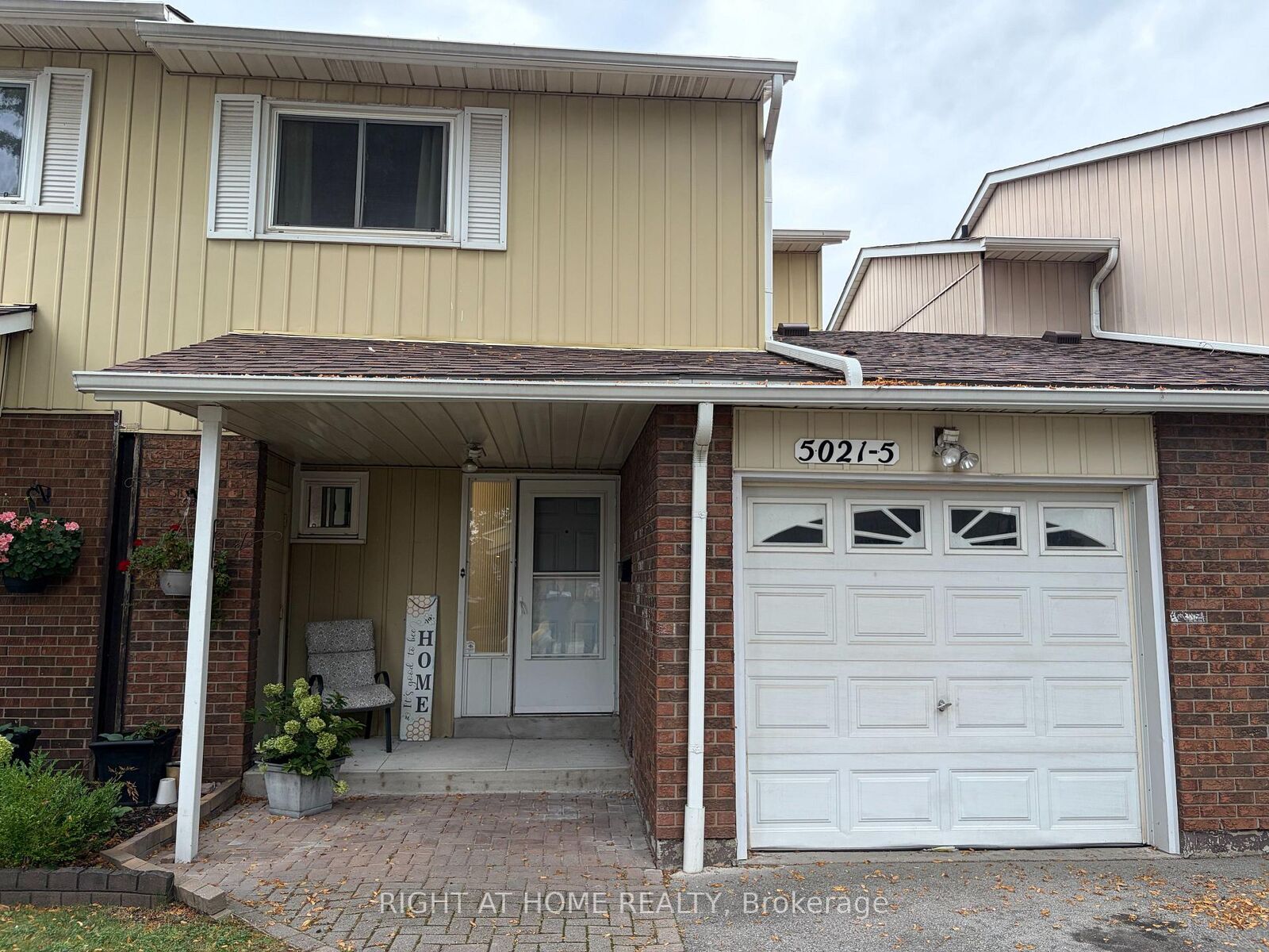 Property Photo:  5021 Pinedale Avenue 5  ON L7L 5J6 