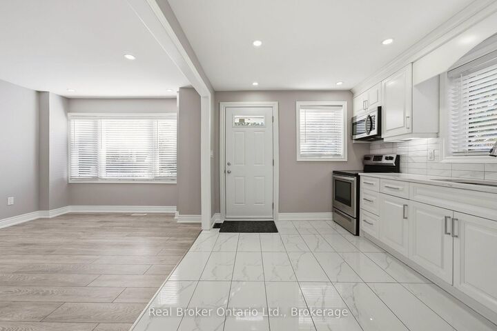 Property Photo:  178 East 15th Street  ON L9A 4G1 
