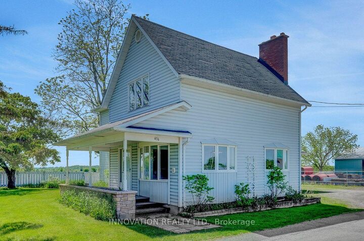 Property Photo:  456 Gladstone Street  ON K0C 2K0 
