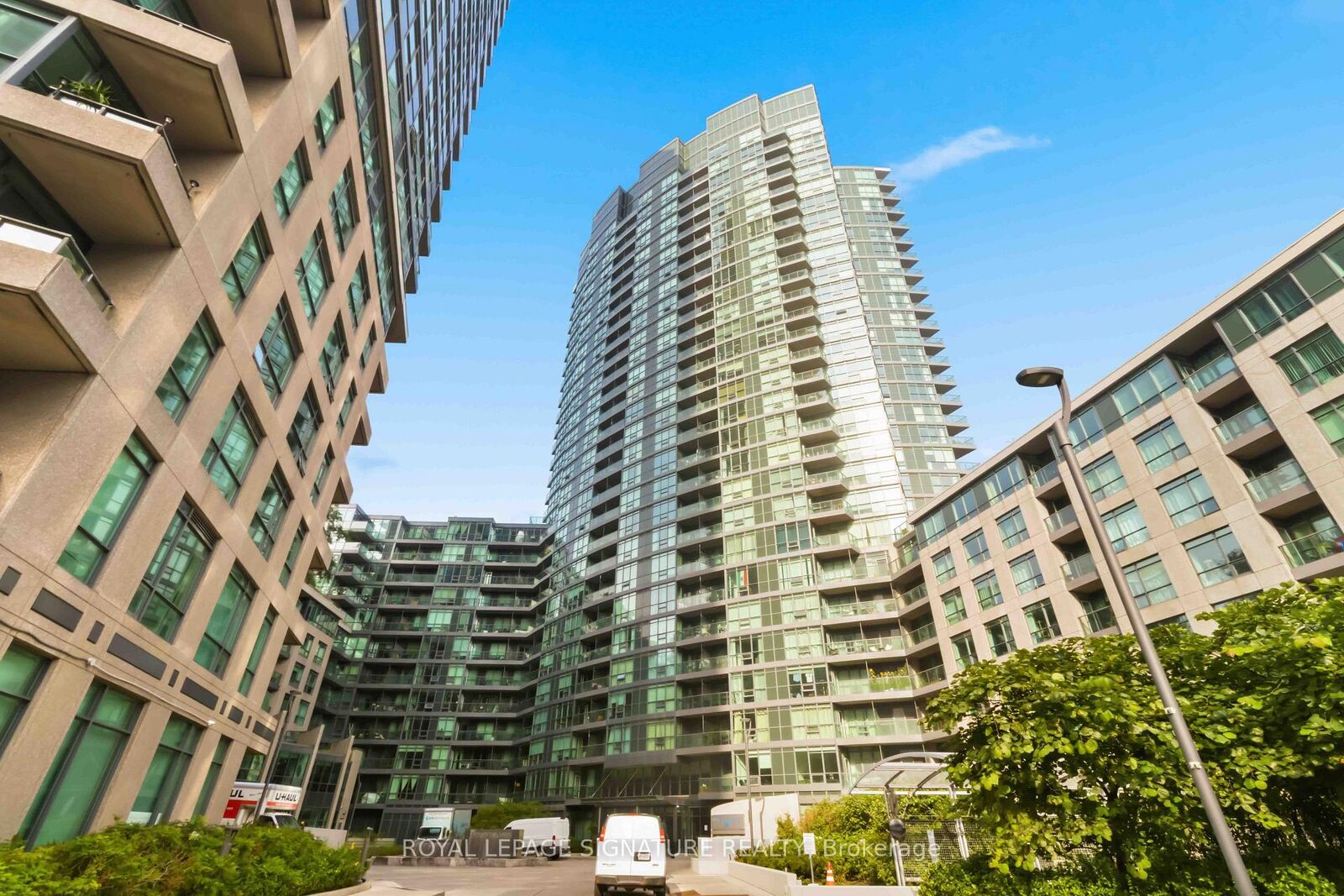 Property Photo:  231 Fort York Boulevard 225  ON M5V 1B2 