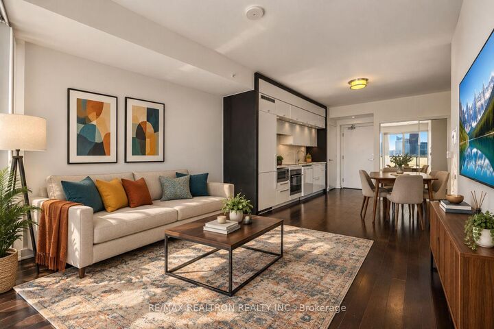 Property Photo:  15 Grenville Street 4102  ON M4Y 1A1 