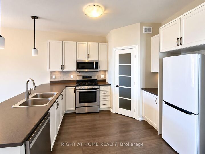 Property Photo: 64 Ledgerock Court ON K8R 0A1