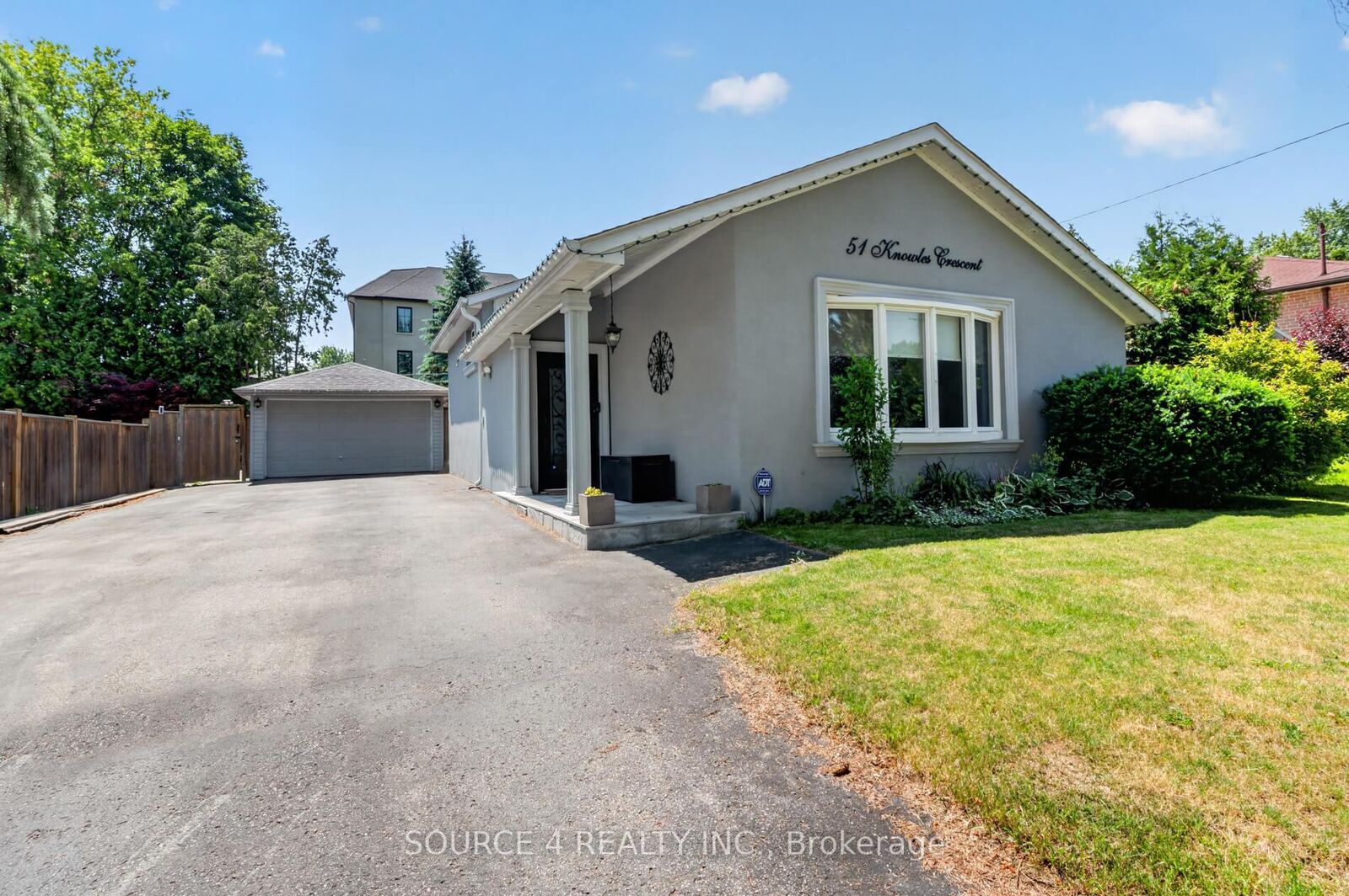 Property Photo:  51 Knowles Crescent  ON L4G 1Z6 
