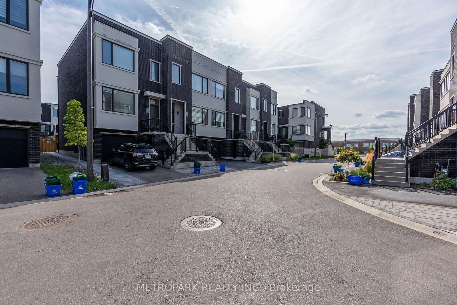 Property Photo:  187 Sydney Circle  ON L4H 4R2 