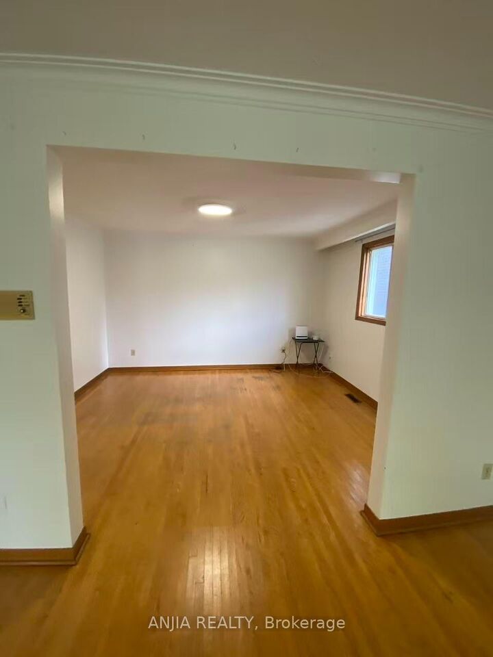 Property Photo:  31 Donalda Crescent  ON M1S 1N5 