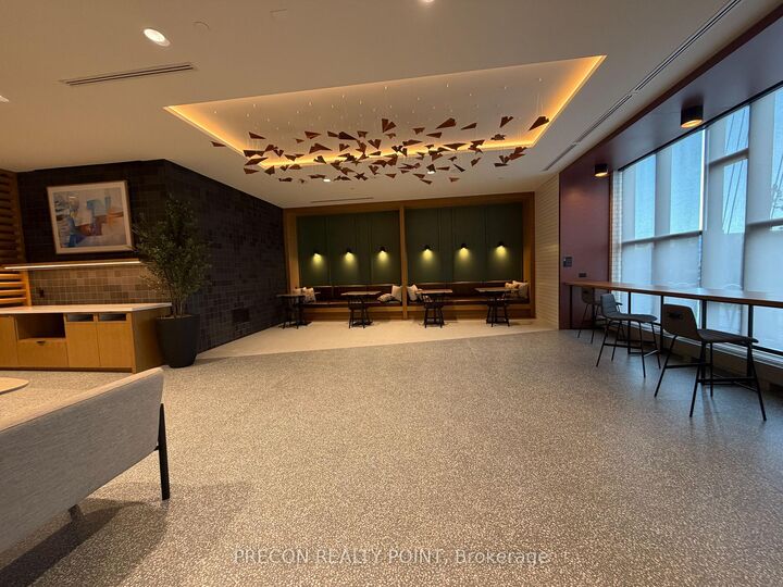 Property Photo:  2495 Eglinton Avenue W 1105  ON L6M 2T2 