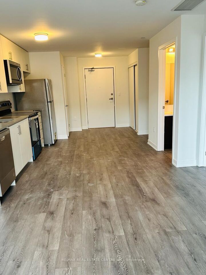 Property Photo:  3401 Ridgeway Drive 410  ON L5L 0B9 