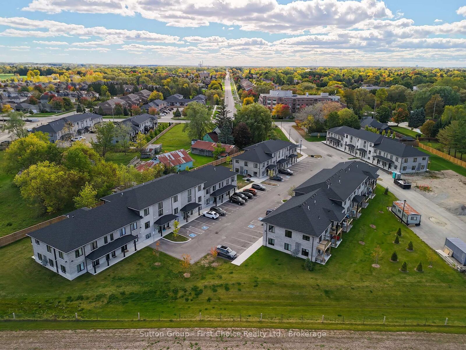 Property Photo:  3202 Vivian Line Unit 2  ON N5A 0K6 