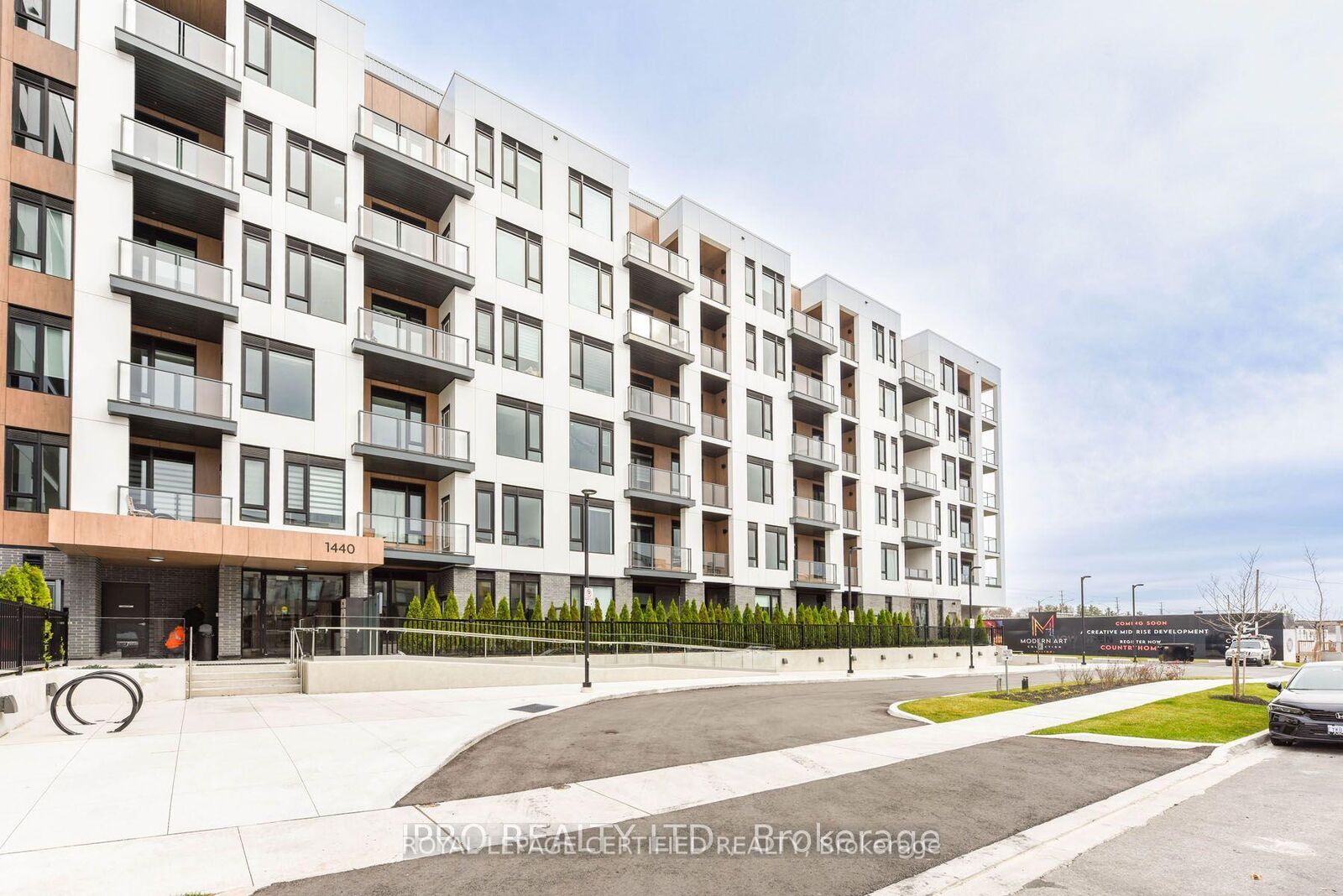 Property Photo: 1440 Clarriage Court 611 ON L9E 1B3