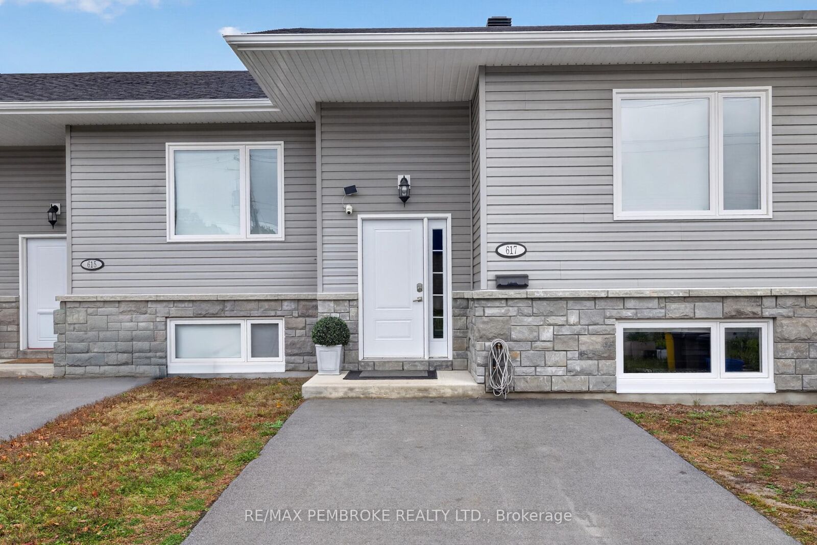 Property Photo:  617 Nelson Street  ON K8A 3P3 