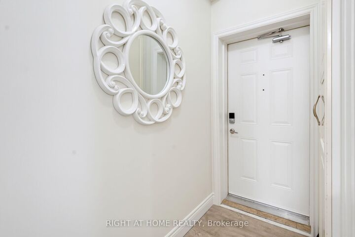 Property Photo:  960 Bloor Street  ON L4Y 2N1 