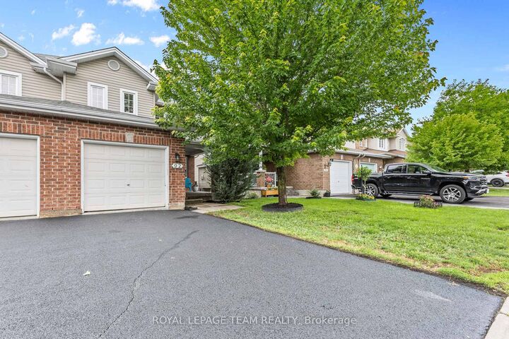 Property Photo:  92 Wolff Crescent  ON K7S 0C1 