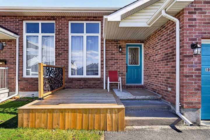 Property Photo:  106 Hemlock Crescent  ON K6H 7L7 