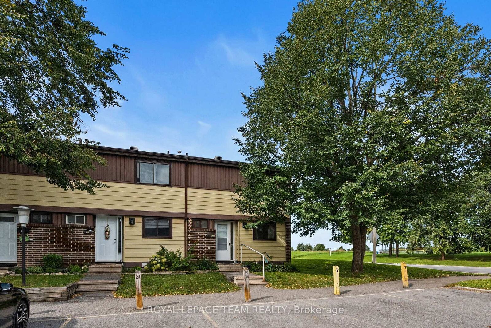 Property Photo:  73 Foxfield Drive  ON K2J 1L7 