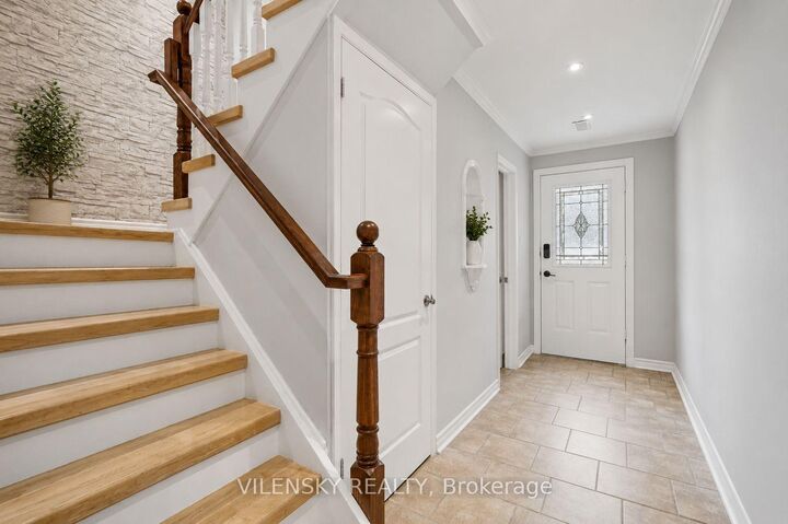 Property Photo:  14 Poplar Crescent 19  ON L4G 3L3 