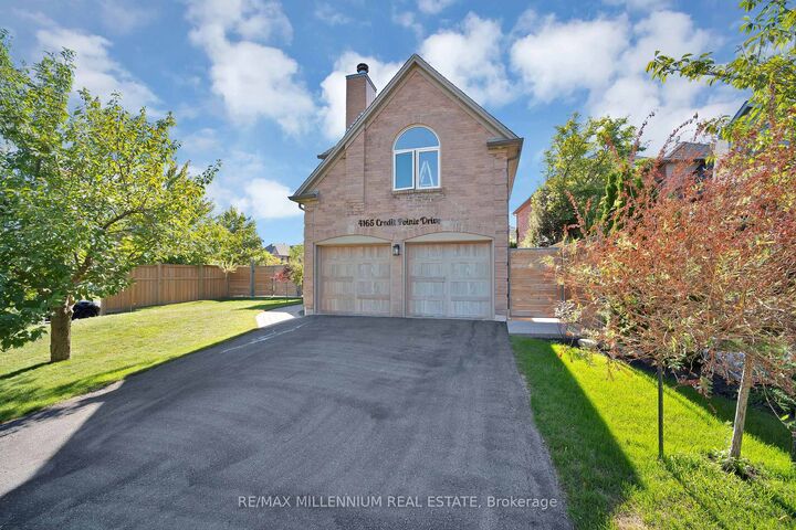 Property Photo:  4165 Credit Point Drive  ON L5M 3K3 
