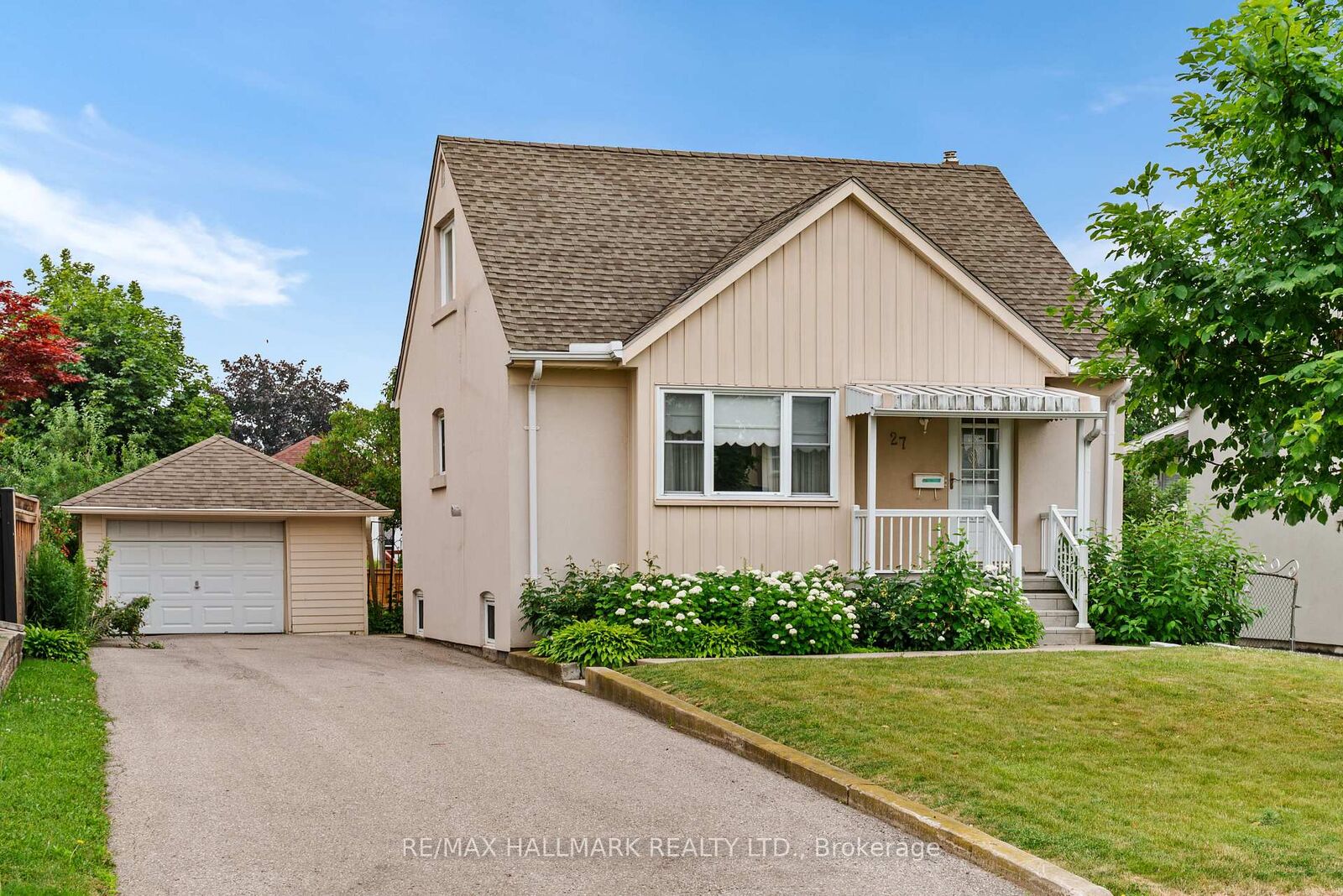 Property Photo:  27 Sunray Crescent  ON M3M 2C4 