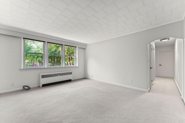 Property Photo:  4 Robinson Street 9  ON L8P 1Y5 