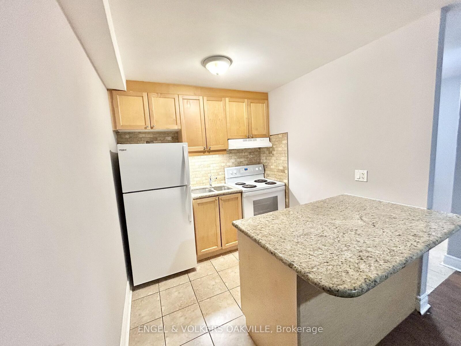 Property Photo:  90 Twenty Fifth Street 32  ON M8V 3P9 