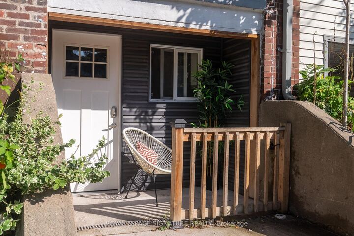 Property Photo:  695 Woodbine Avenue Lower  ON M4E 2J4 