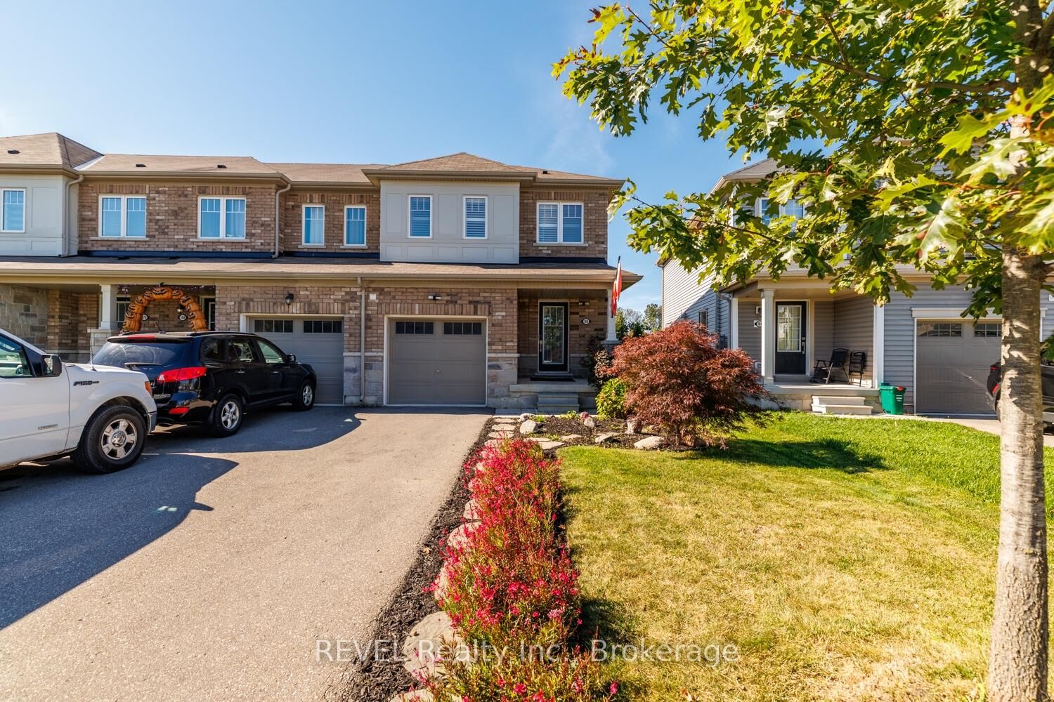 Property Photo:  166 Esther Crescent  ON L3B 0G8 