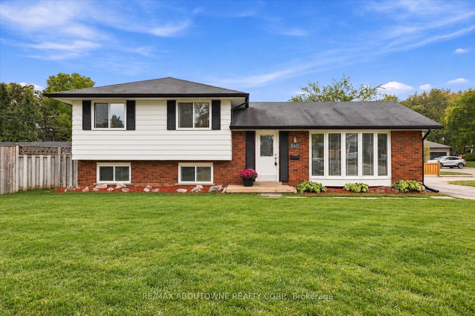 Property Photo:  340 Duncombe Drive  ON L7L 4M1 