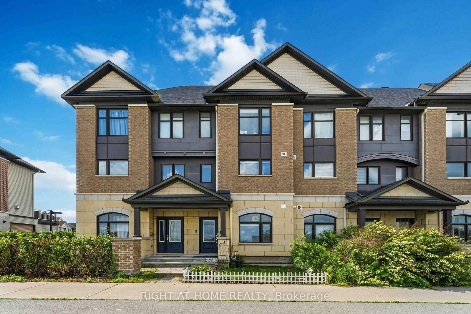 Property Photo:  354 Brettonwood Ridge  ON K2T 0H8 