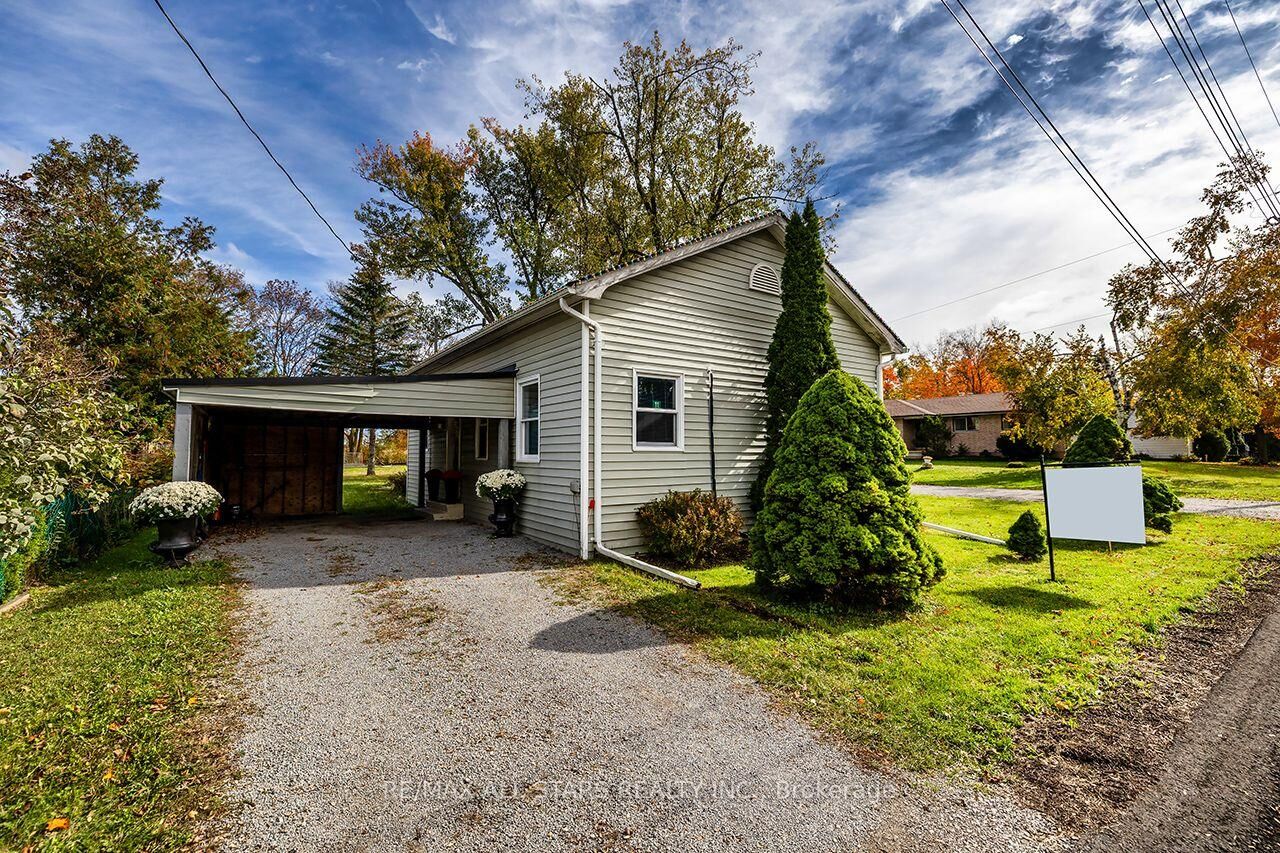 Property Photo:  11 Church Street  ON K0M 2J0 