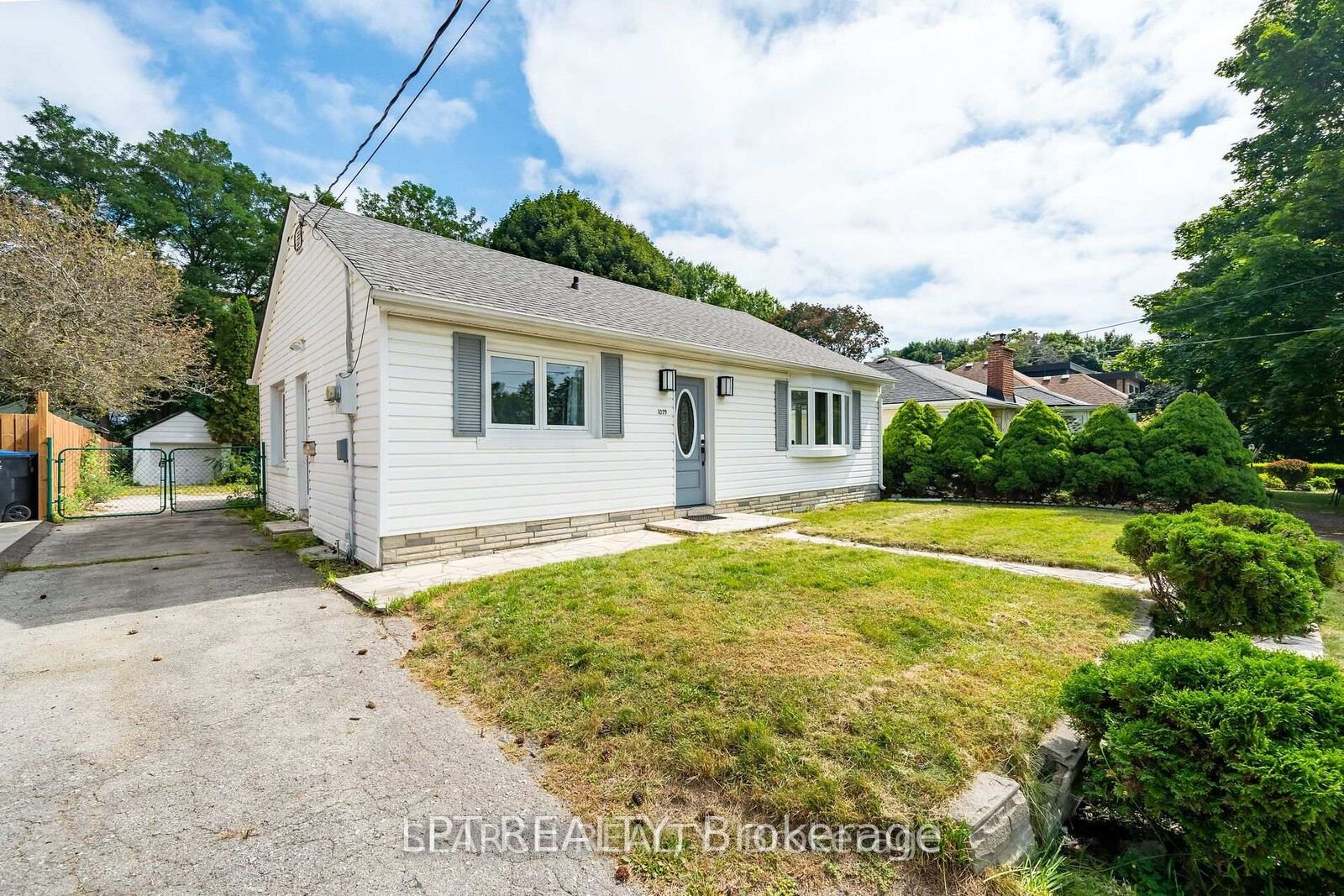 Property Photo:  1079 Deta Road  ON L5E 2R6 