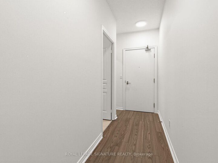 Property Photo:  352 Front Street 1411  ON M5V 1B5 