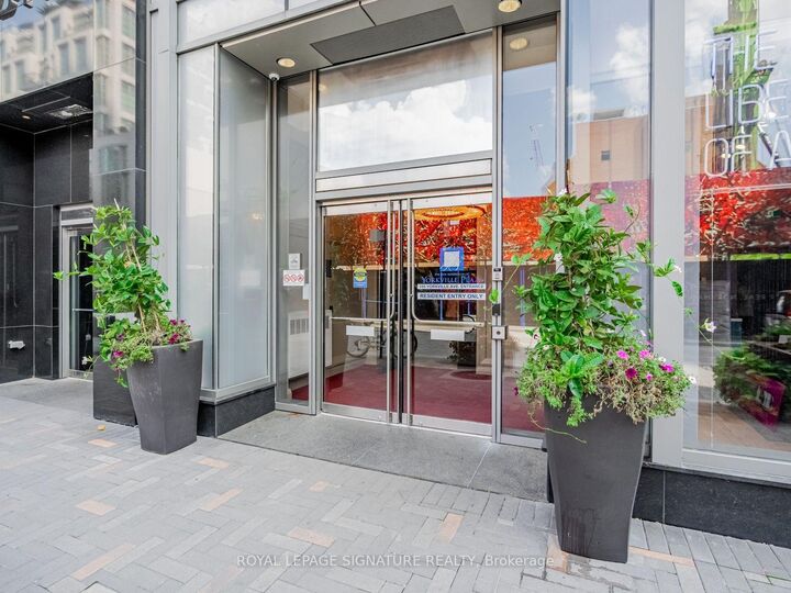 Property Photo:  155 Yorkville Avenue 1110  ON M5R 1C4 