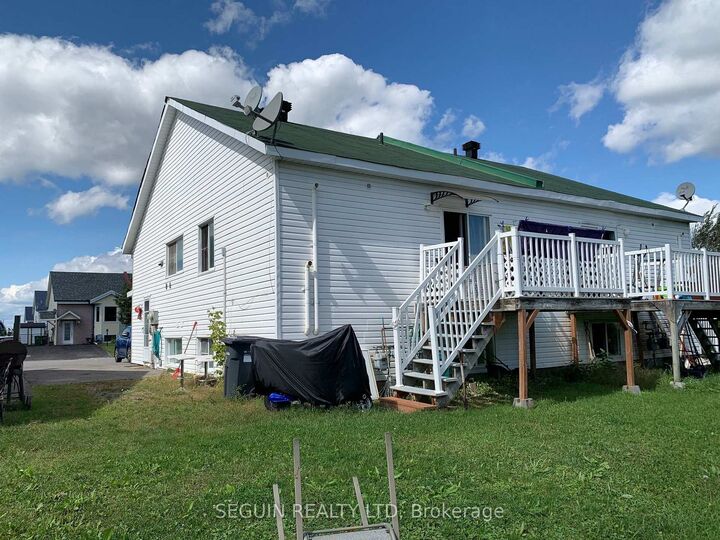Property Photo:  613-1 / 613-2 Paul Crescent  ON K6A 3T8 