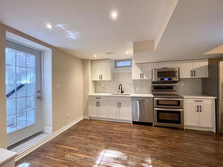 Property Photo: 35 Valemount Way Lower ON L4G 7S3