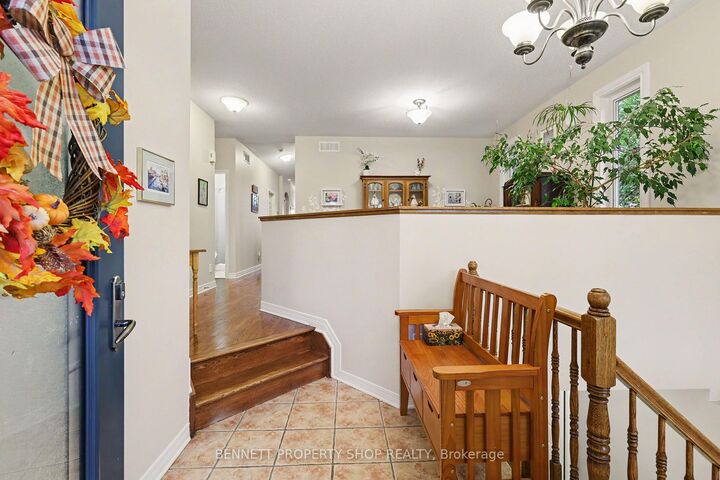Property Photo:  2 Thunderbird Crescent  ON K2M 2H4 